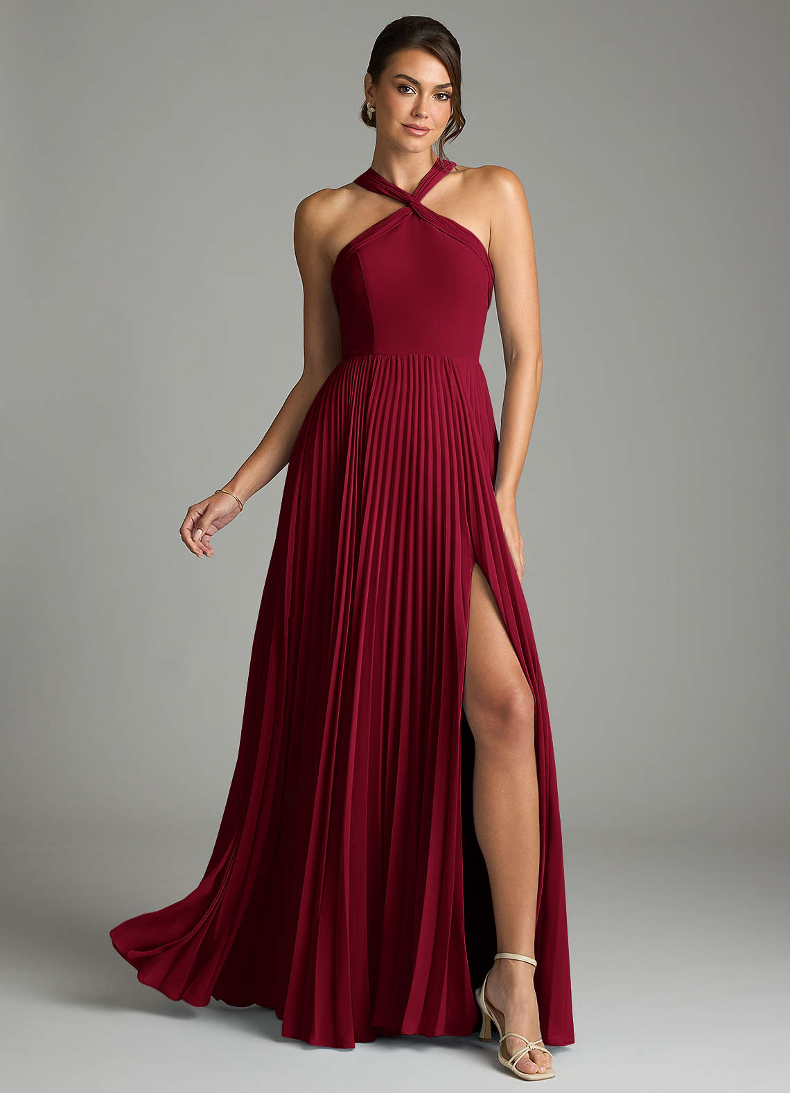 Azazie Afra Essayer des robes à la maison Robe Trapèze en Mousseline de soie Plissée Bourgogne image1