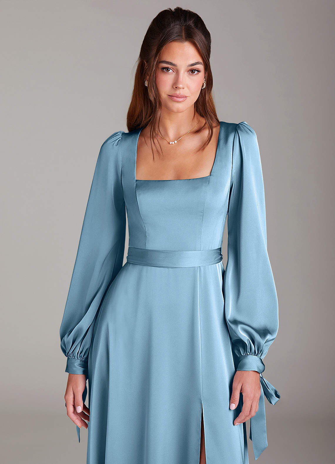 Azazie Leonia Robes de demoiselle d'honneur Robe Trapèze en Satin extensible Manche longue Acier Bleuté image5