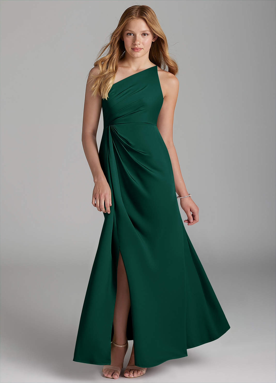Azazie Mika Junior Robe Trapèze en Satin extensible Plissée émeraude image1