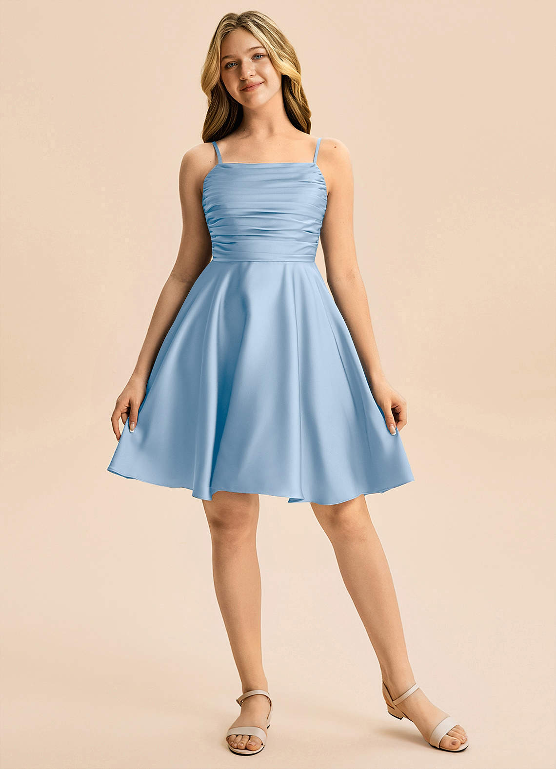 Azazie Miko Junior Abito A-Line in Raso Elasticizzato Plissettato Azzurro Polvere image4