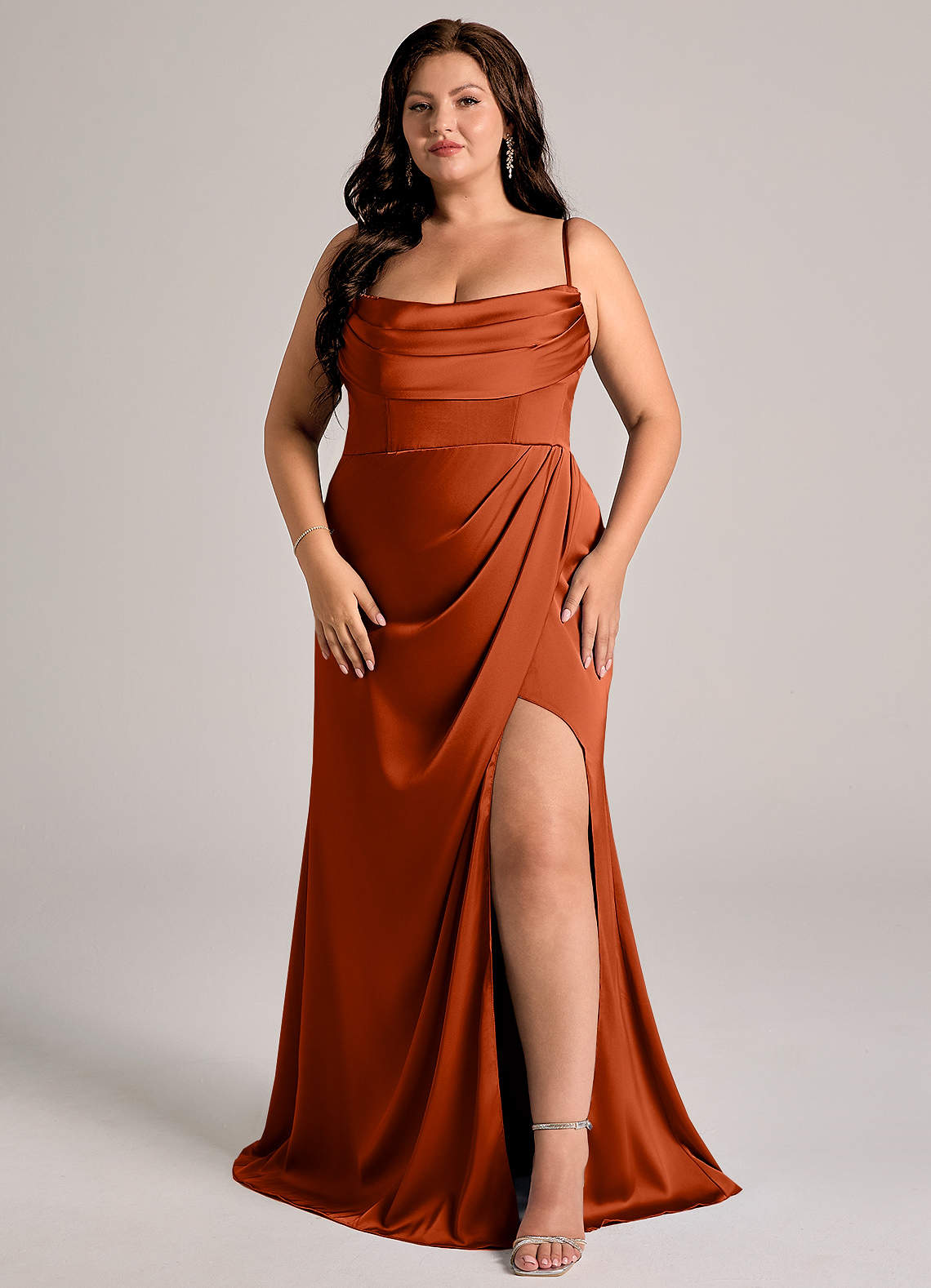 Azazie Johana Robes de demoiselle d'honneur Robe Sirène Convertible en Satin extensible Épaule décolletée Paprika image12