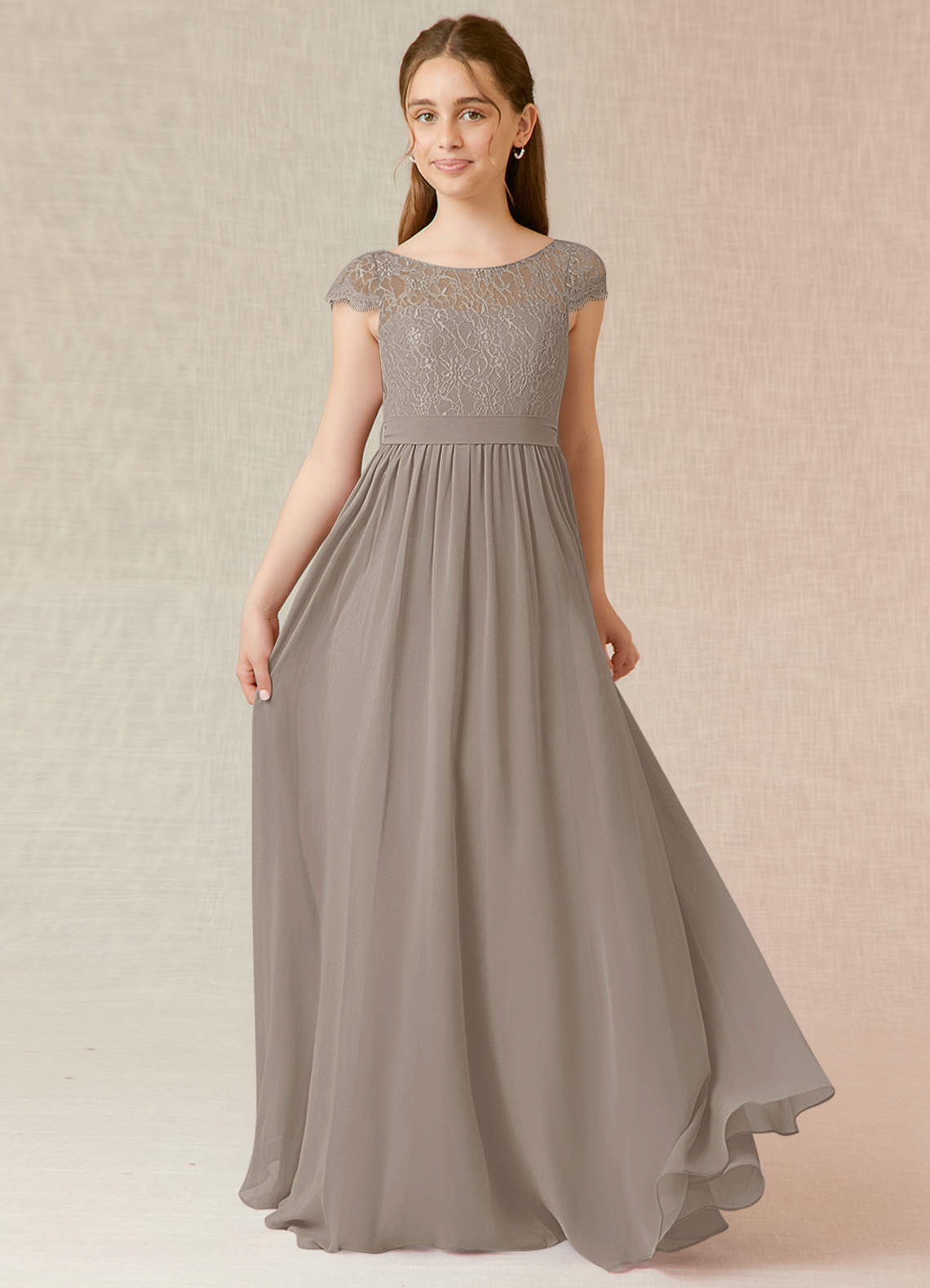 Azazie Silvermist Junior Abito A-Line in Chiffon Plissettato Taupe image1