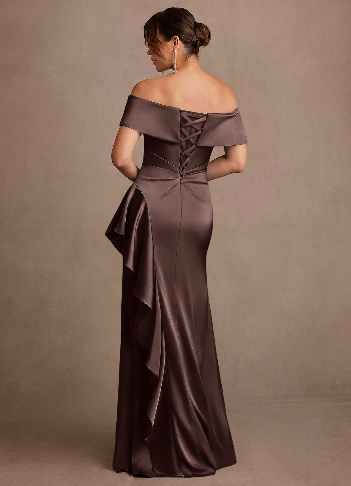 Azazie Kirsty vestidos de madre de la novia Vestido de Ganache de Satén Elástico de Corte Recto con Vestidos sin tirantes image1