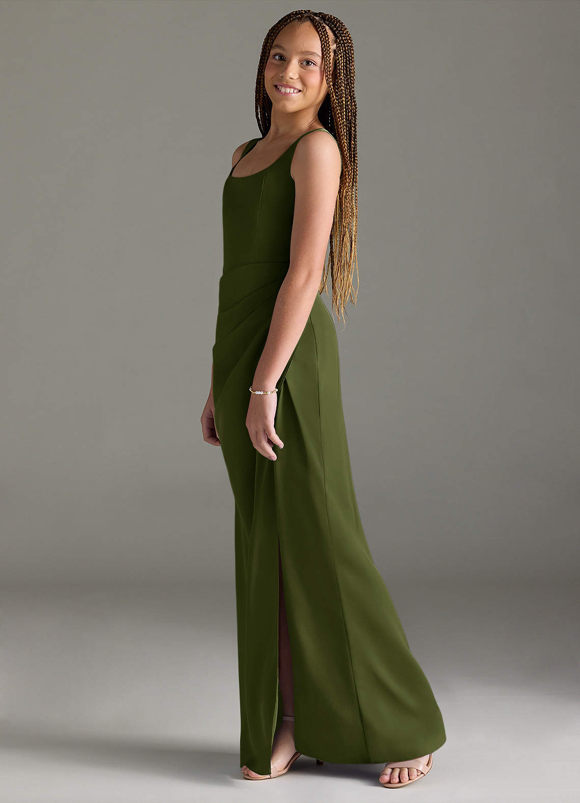 Azazie Mero Junior Vestido de Oliva de Satén Elástico de Corte Sirena con Plisado image3