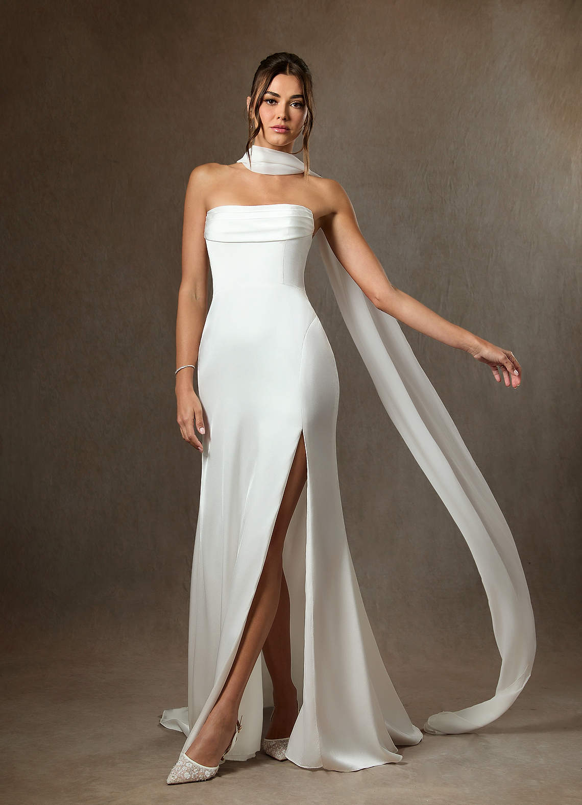 Azazie Blithe Robes de mariée Robe Fourreau en Satin extensible Fente Latérale Blanc De Diamant image5