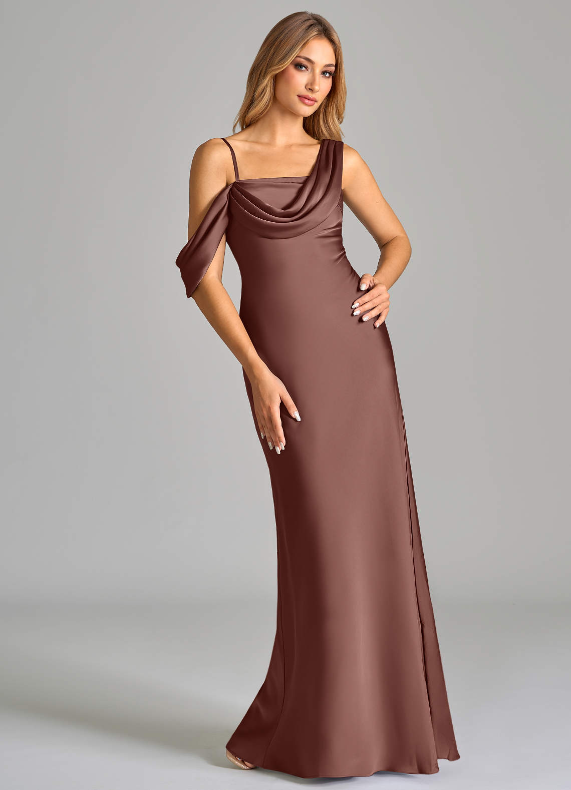 Azazie Celina Vestidos de damas de honor Vestido de Expresado de Satén Elástico de Corte Recto con Vestidos sin tirantes image1