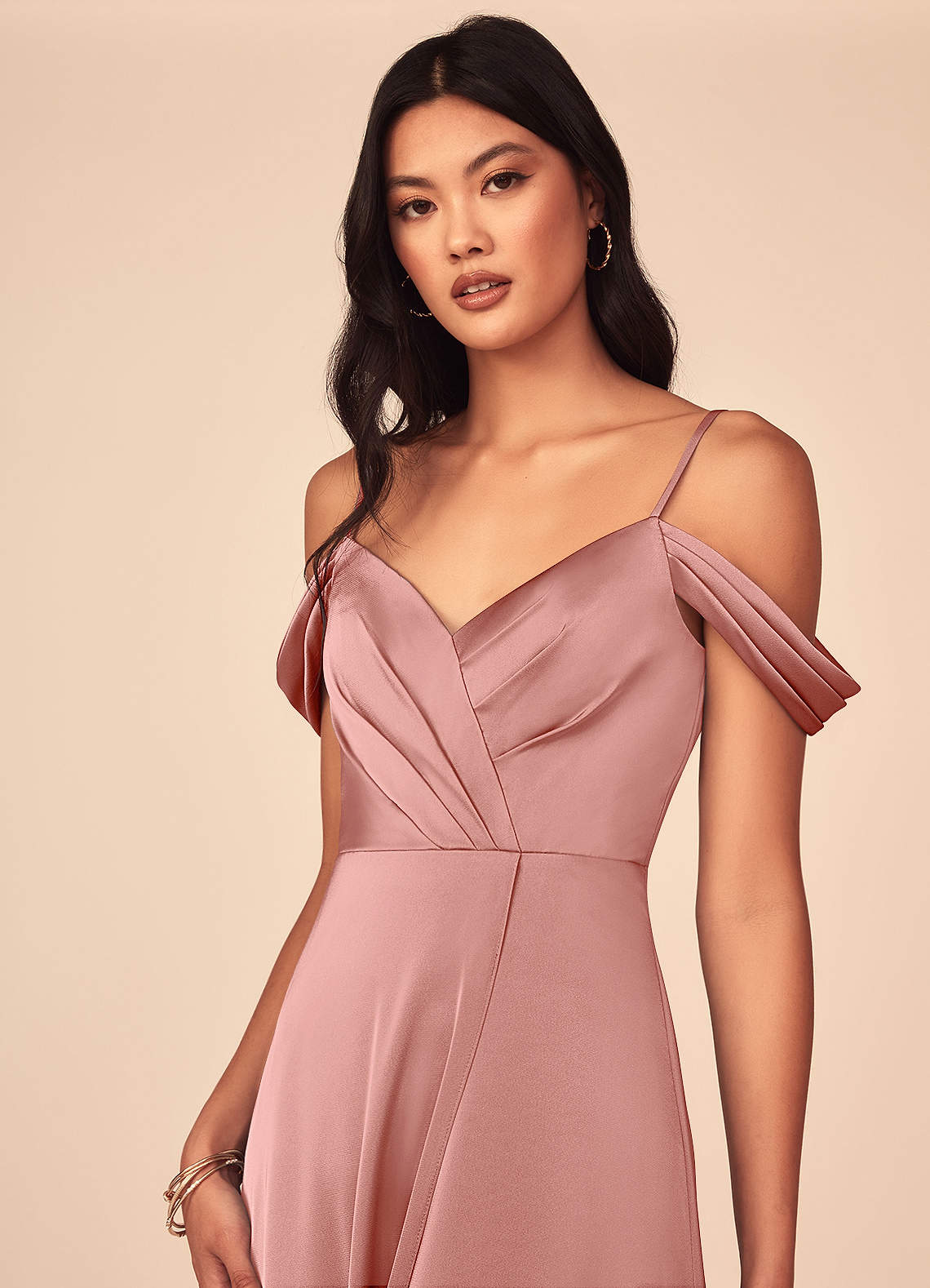 Azazie Ocean Vestidos de damas de honor Vestido de Rosetón de Satén Elástico de Corte en A con Cuello en V Plisado image3