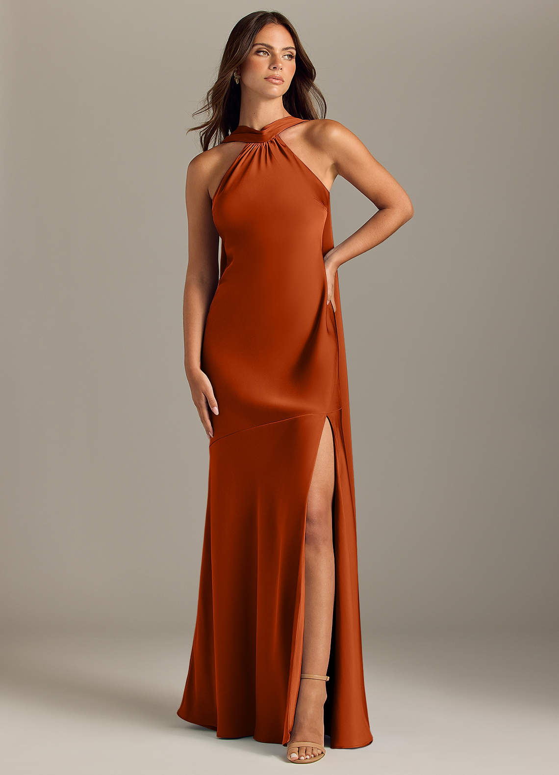 Azazie Kinsley Vestidos de damas de honor Vestido de Naranja Quemada de Satén Elástico de Corte Sirena con Corte Lateral image1