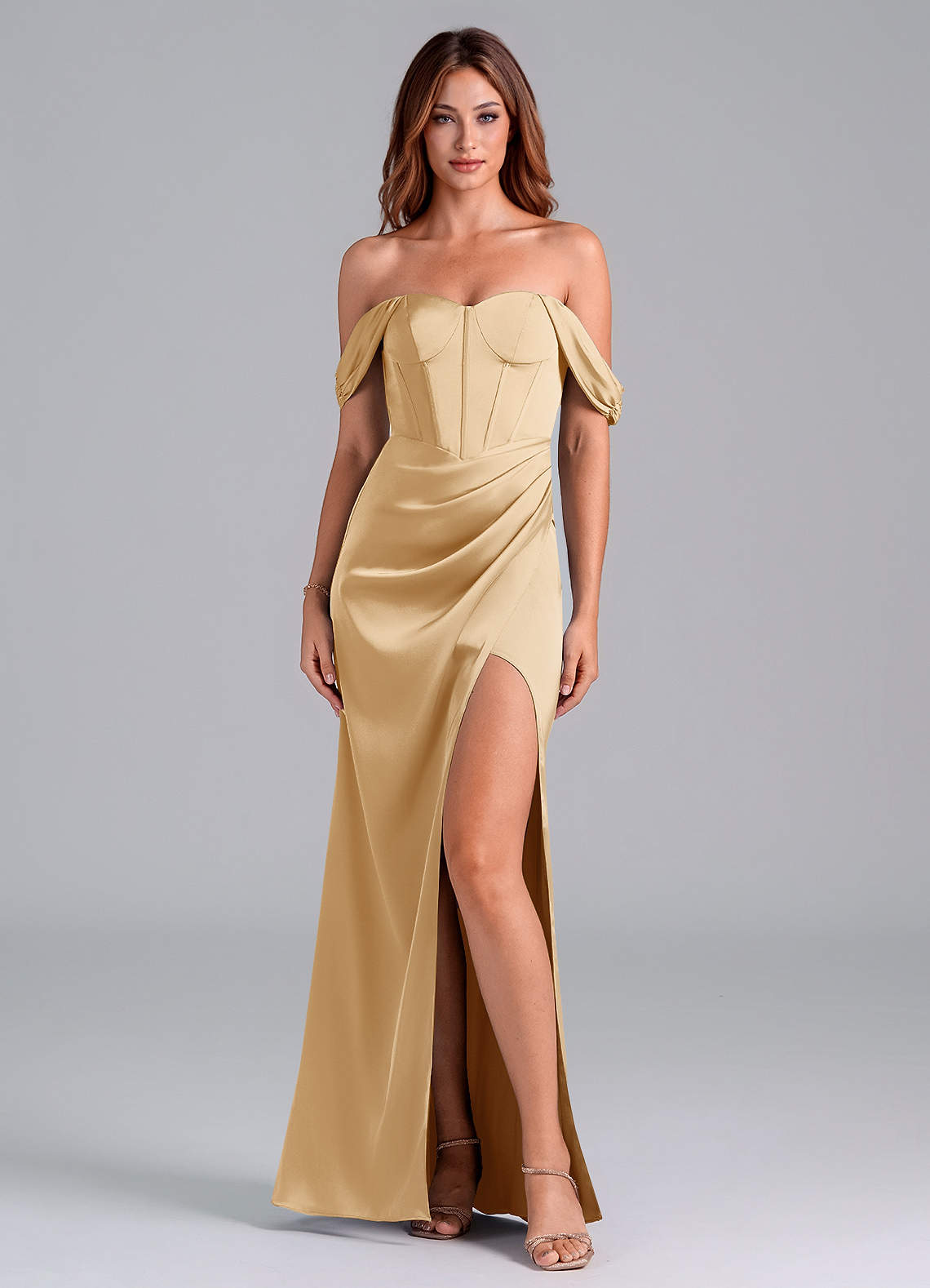 Azazie Asha Vestidos de damas de honor Vestido de Oro de Satén Elástico de Corte Recto Convertible con Vestidos sin tirantes image1