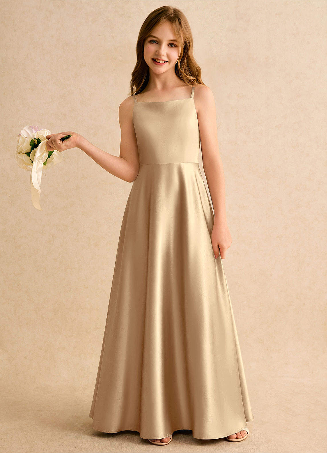 Azazie Joella Girls Formal Robe Demoiselle D'honneur Fillette Robe Trapèze en Satin extensible Plissée Champagne image1