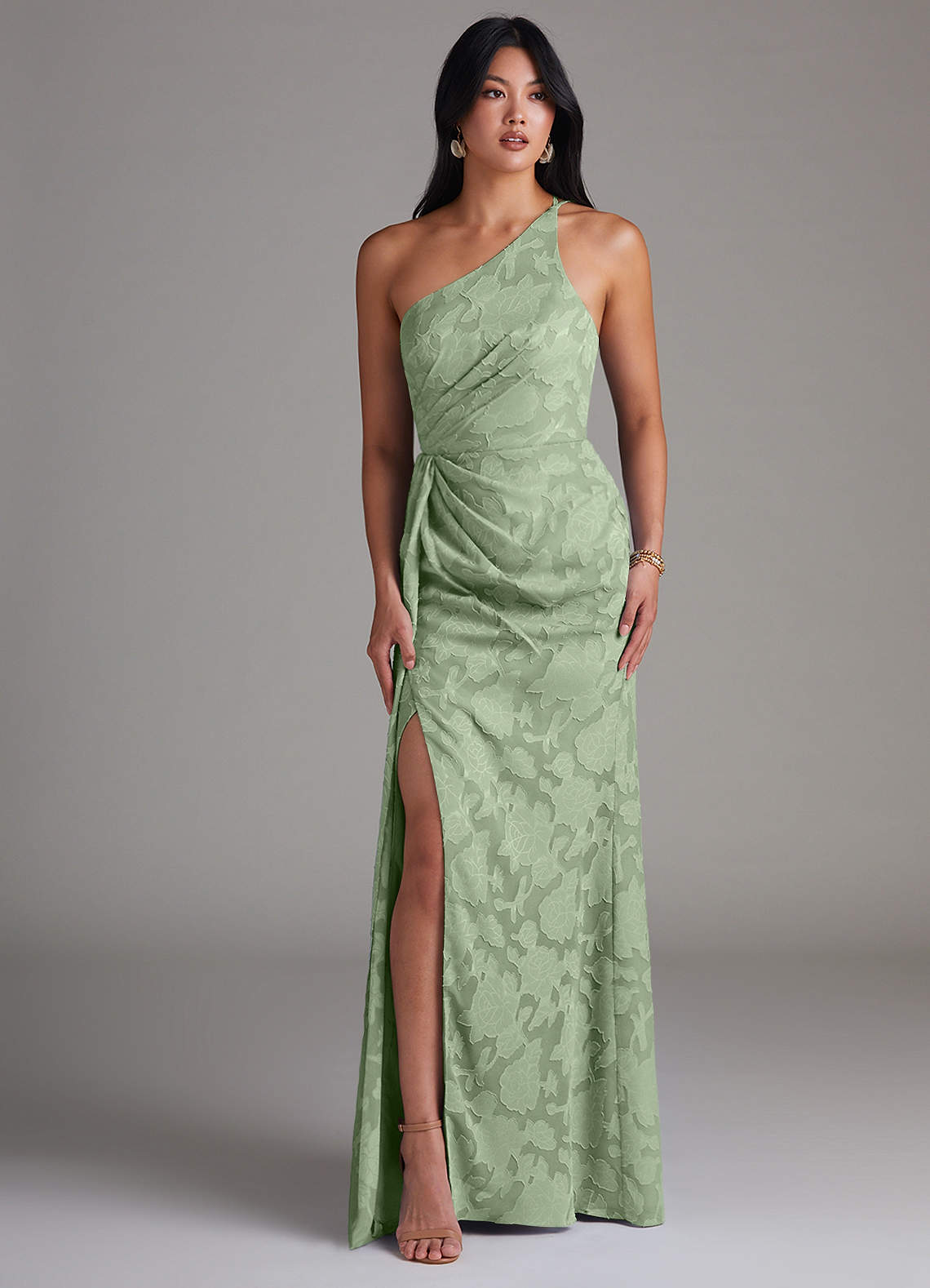 Azazie Mika Jurken voor bruidsmeisjes Jurk van Bloemen Burn-out met Kolom One-Shoulder Stoffige Salie image2