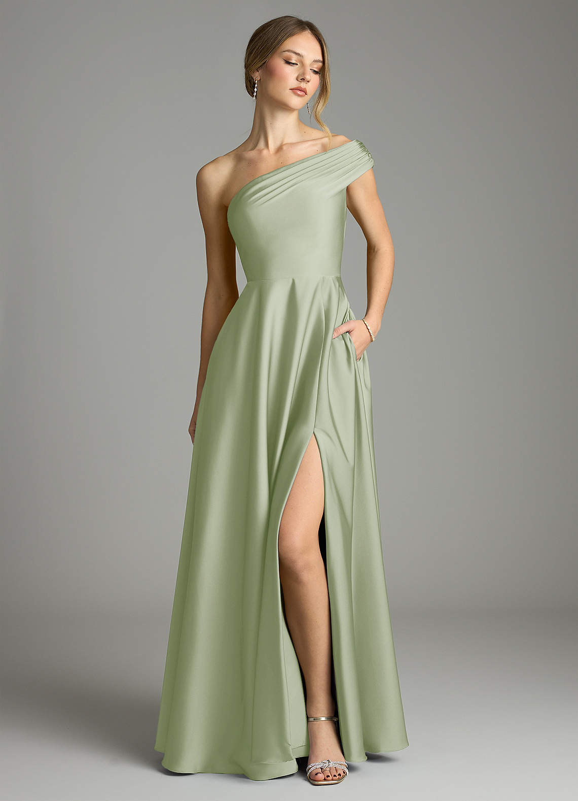 Azazie Melanie Jurken voor bruidsmeisjes Jurk van Stretch Satijn met A-Lijn Off the Shoulder Stoffige Salie image1