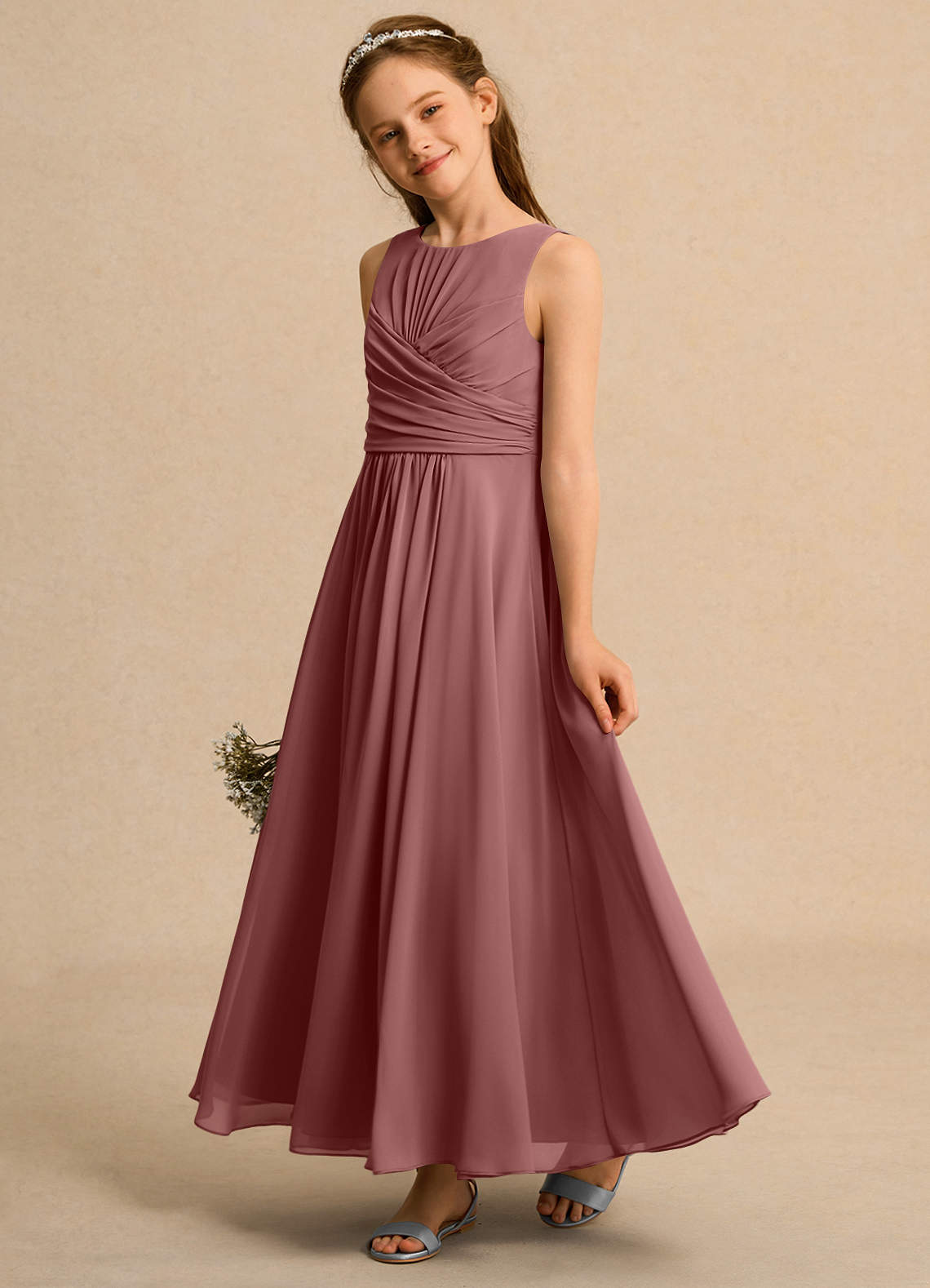Azazie Ducky Girls Formal Robe Demoiselle D'honneur Fillette Robe Trapèze en Mousseline de soie Plissée Rose Du Désert image4