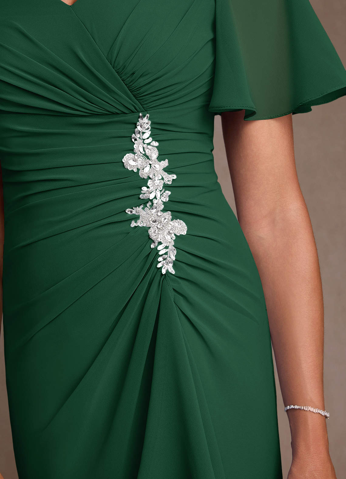 Azazie Suffolk vestidos de madre de la novia Vestido de Verde Oscuro de Gasa de Corte en A con Plisado image4