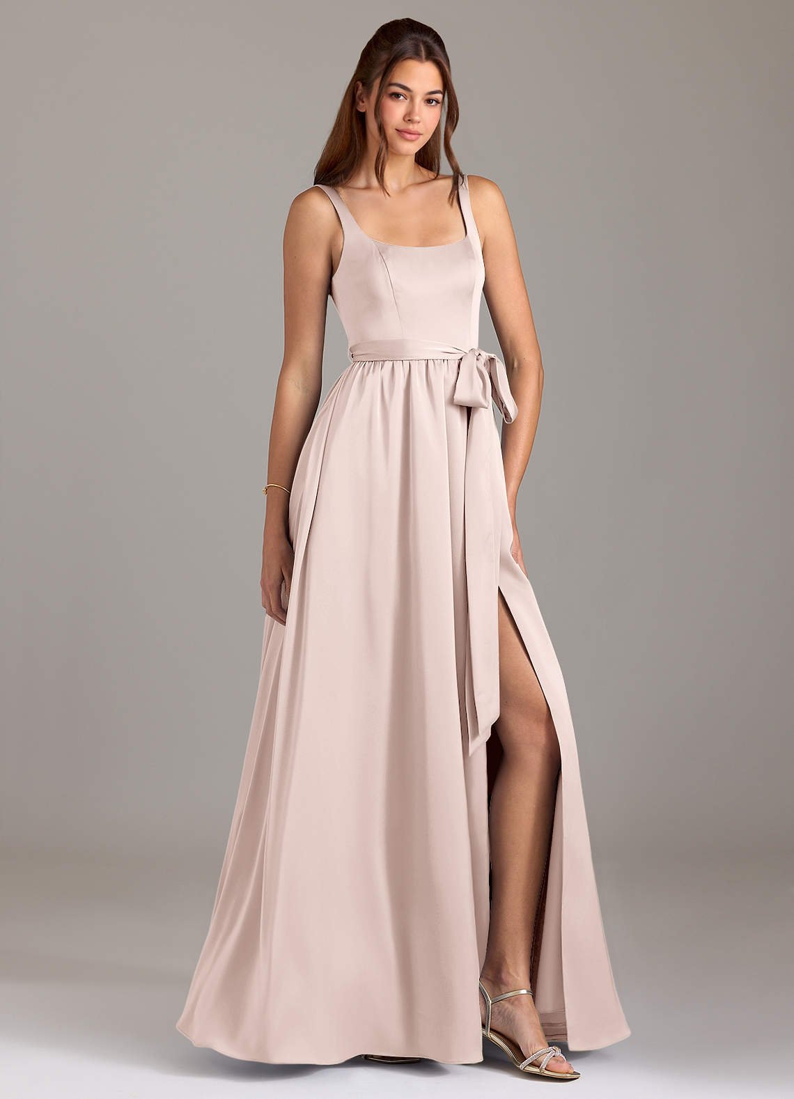 Azazie Elliott Robes de demoiselle d'honneur Robe Trapèze en Satin extensible avec poches Rose Pâle image1
