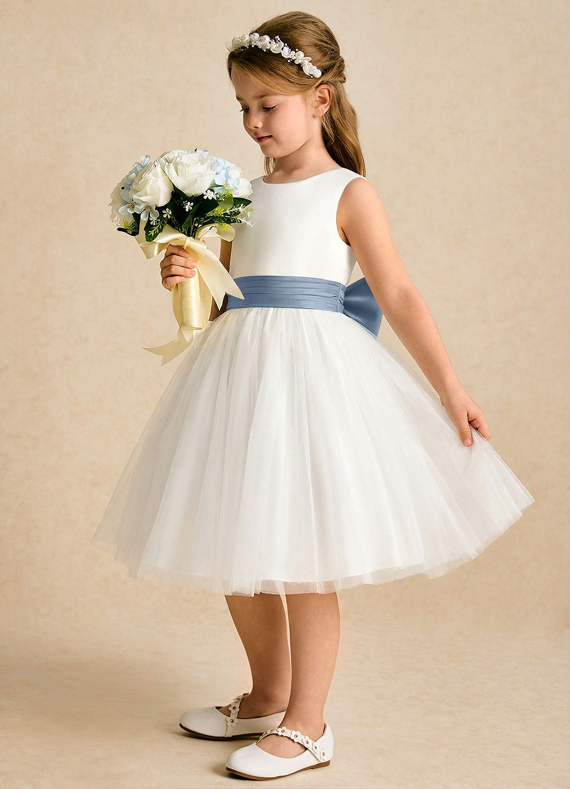 Azazie Sosie Vestidos de florista Vestido Marfim Azul Empoeirado de Tule de Linha A com Plissado image2