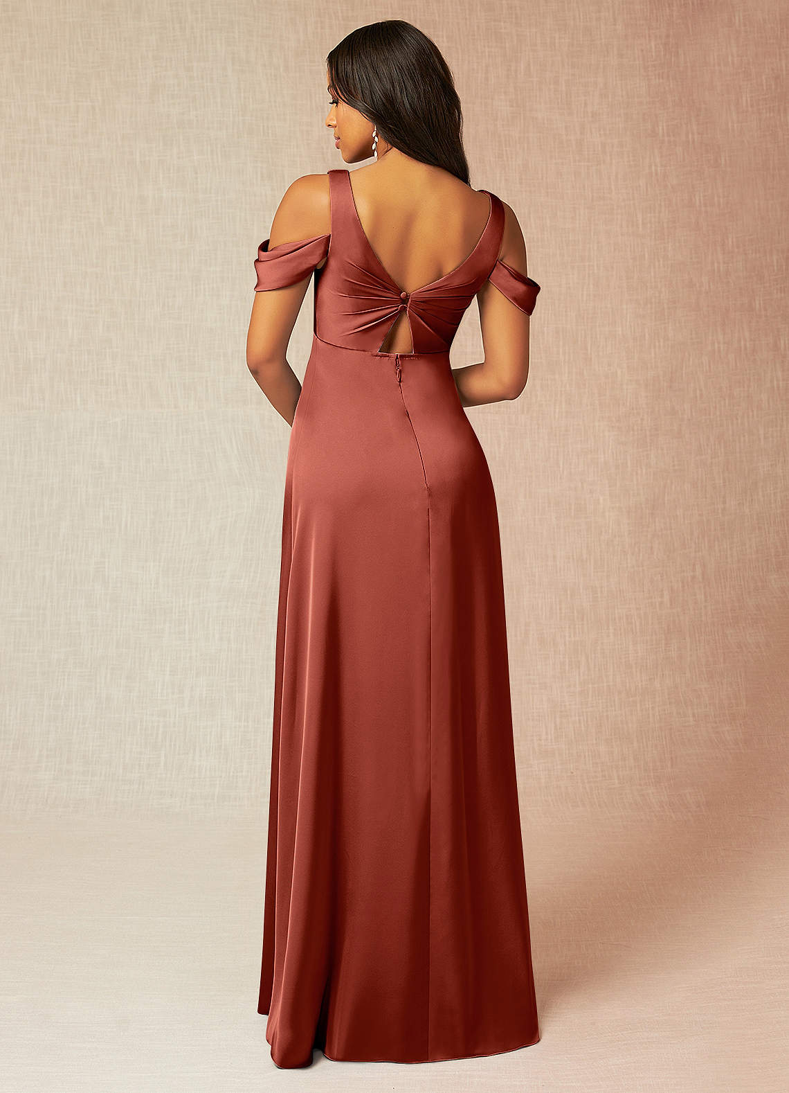 Azazie Rhea vestidos de dama de honor de maternidad Vestido de Corte En A Off The Shoulder Plisado Hasta el suelo Satén Elástico image1
