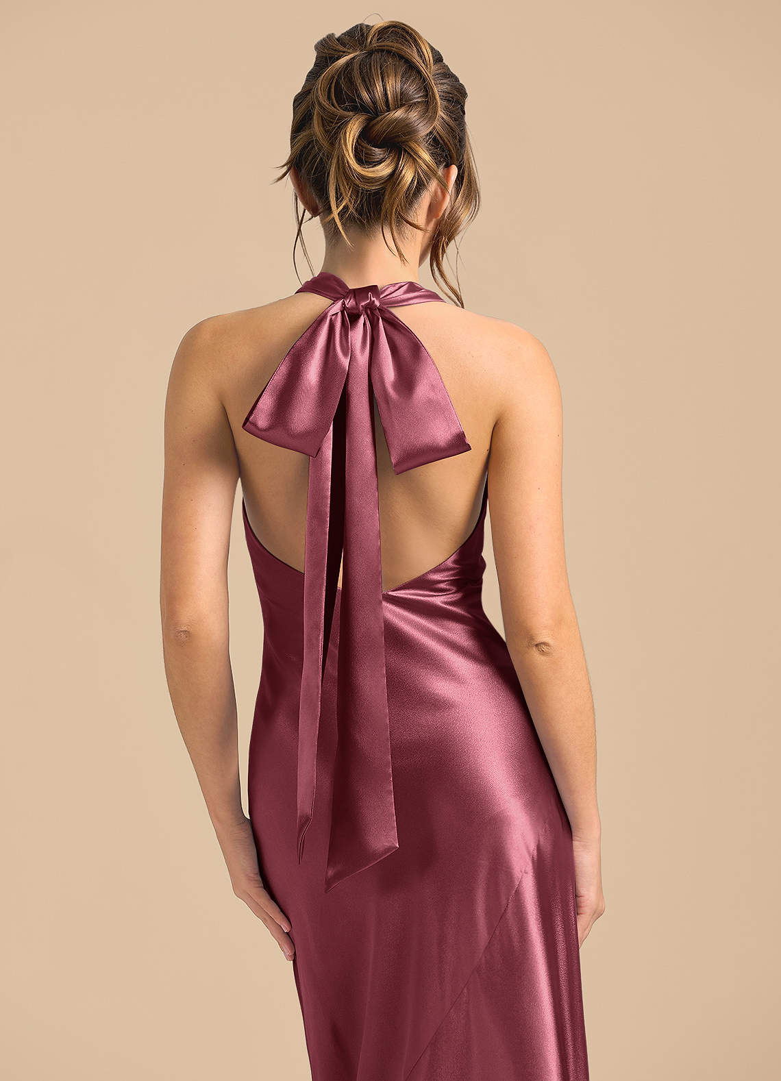 Azazie Velli Brudtärnklänningar Klä av Tubklänning i Metallisk satin Hög hals Desert Rose image5