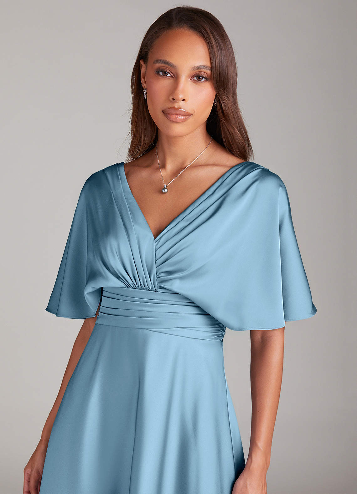 Azazie Pamela Robes de demoiselle d'honneur Robe Trapèze en Satin extensible Plissée Acier Bleuté image4