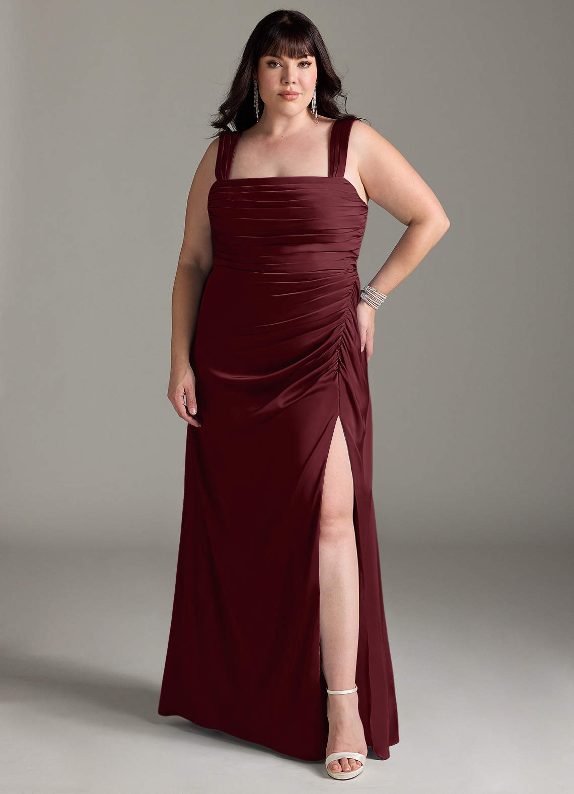 Azazie Jesaphine Abiti da Damigella Abito Tubino in Raso Elasticizzato Fiocco Cabernet image1