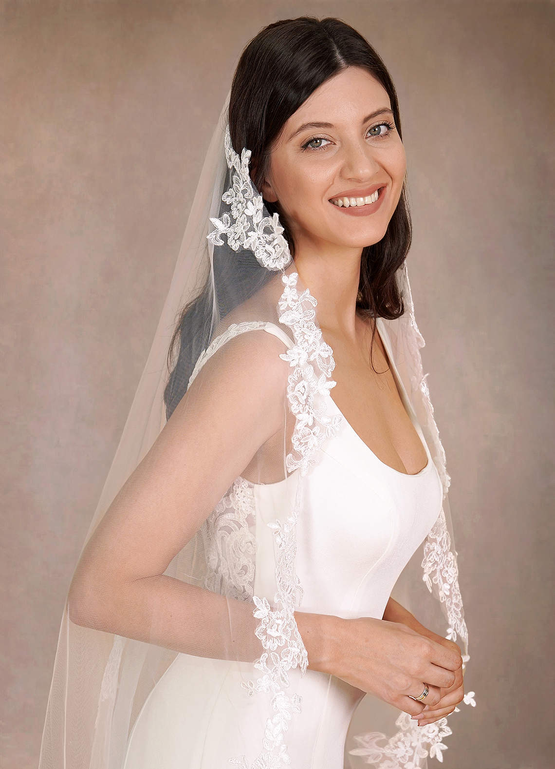 Diamond and Lace Waltz Veil | Azazie