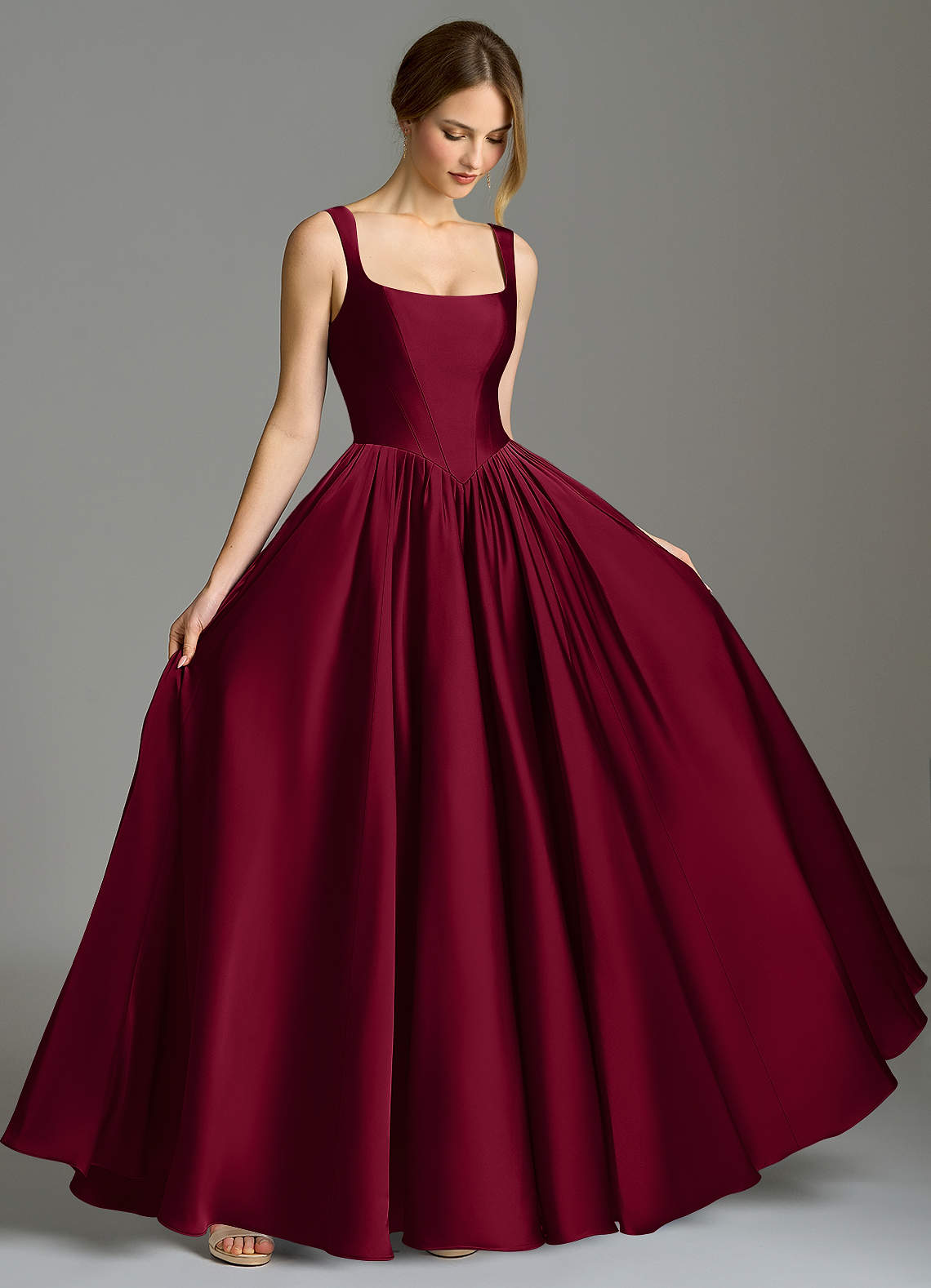 Azazie Verina Essayer des robes à la maison Robe Trapèze en Satin extensible Plissée Bleu Poussiéreux image4