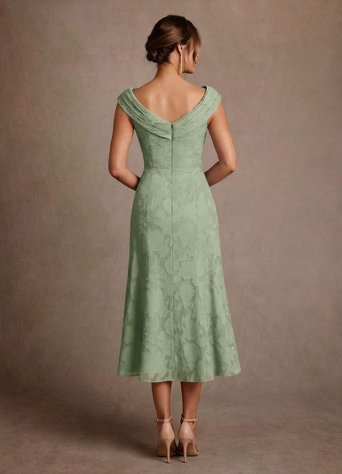 Azazie Keith Vestidos para mãe da noiva Vestido Dusty Sage de Esgotamento Floral de Bainha com Plissado image1