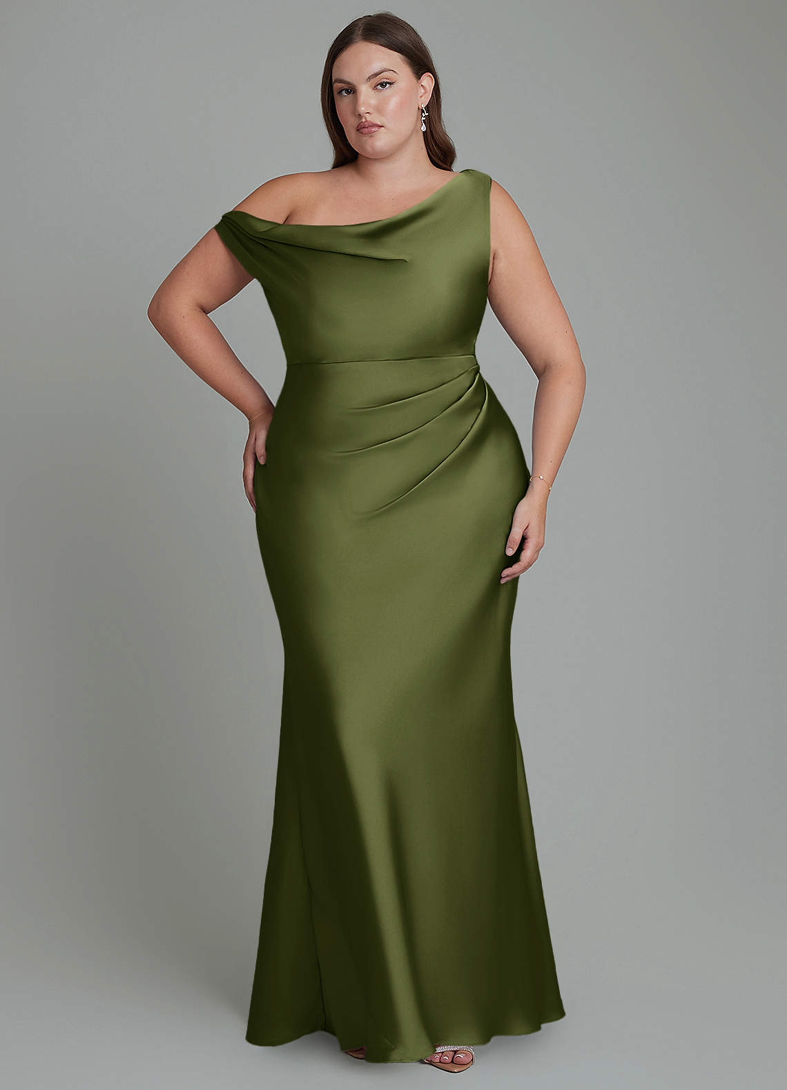 Azazie Emerson Jurken voor bruidsmeisjes Jurk van Stretch Satijn met Zeemeermin Off-shoulder Olijf image1