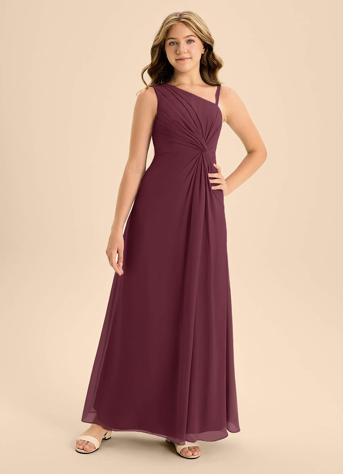Azazie Brooke Junior Abito A-Line in Chiffon Spacco Laterale Cabernet image3