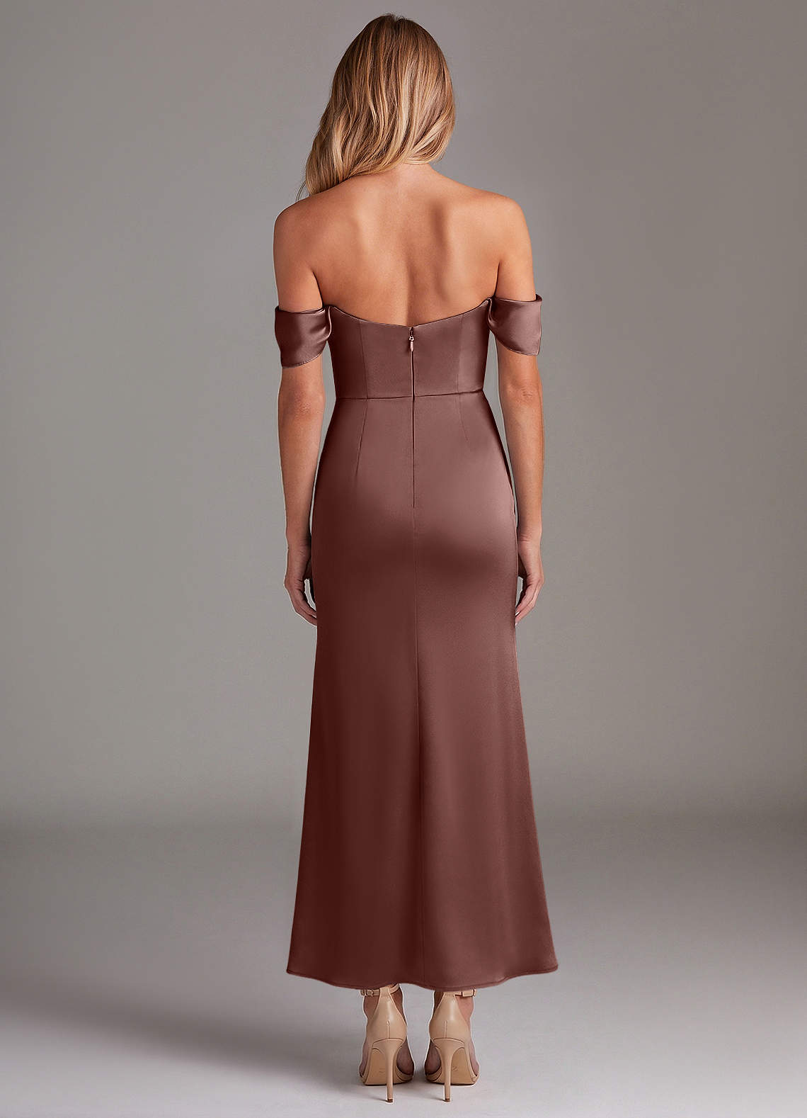 Azazie Saige Robes de demoiselle d'honneur Robe Sirène en Satin extensible Épaule décolletée Expresso image7