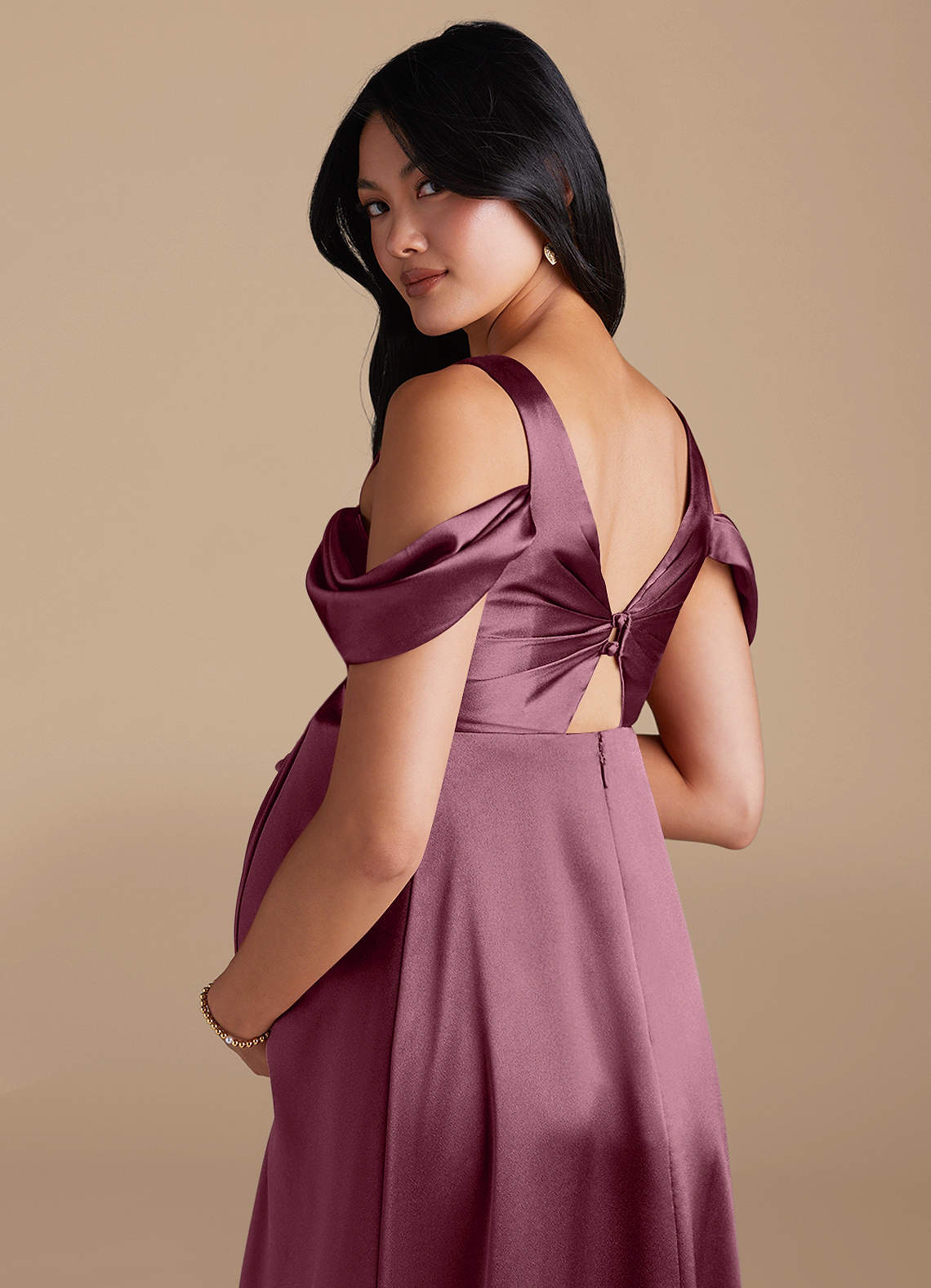 Azazie Rhea vestidos de dama de honor de maternidad Vestido de Corte En A Plisado Hasta el suelo Satén Metálico image3