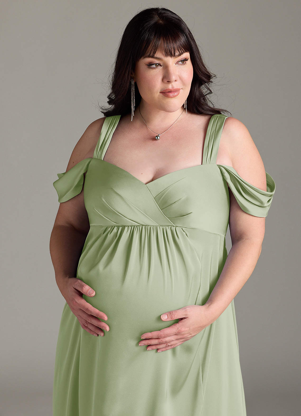 Azazie Rhea Vestidos de dama de honra para maternidade Vestir Linha A Plissado Comprimento do chão Cetim elástico image11