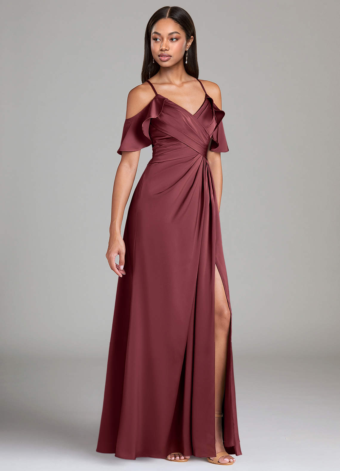 Azazie Dakota Jurken voor bruidsmeisjes Jurk van Stretch Satijn met A-Lijn Off the Shoulder Merlot image1