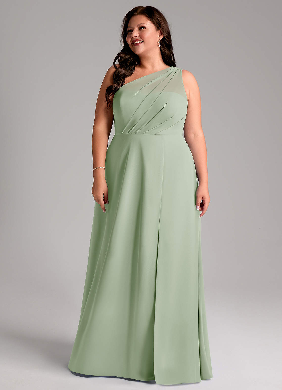 Azazie Phaedra Vestidos de damas de honor Vestido Salvia Polvorienta de Gasa de Línea A con Un hombro image1
