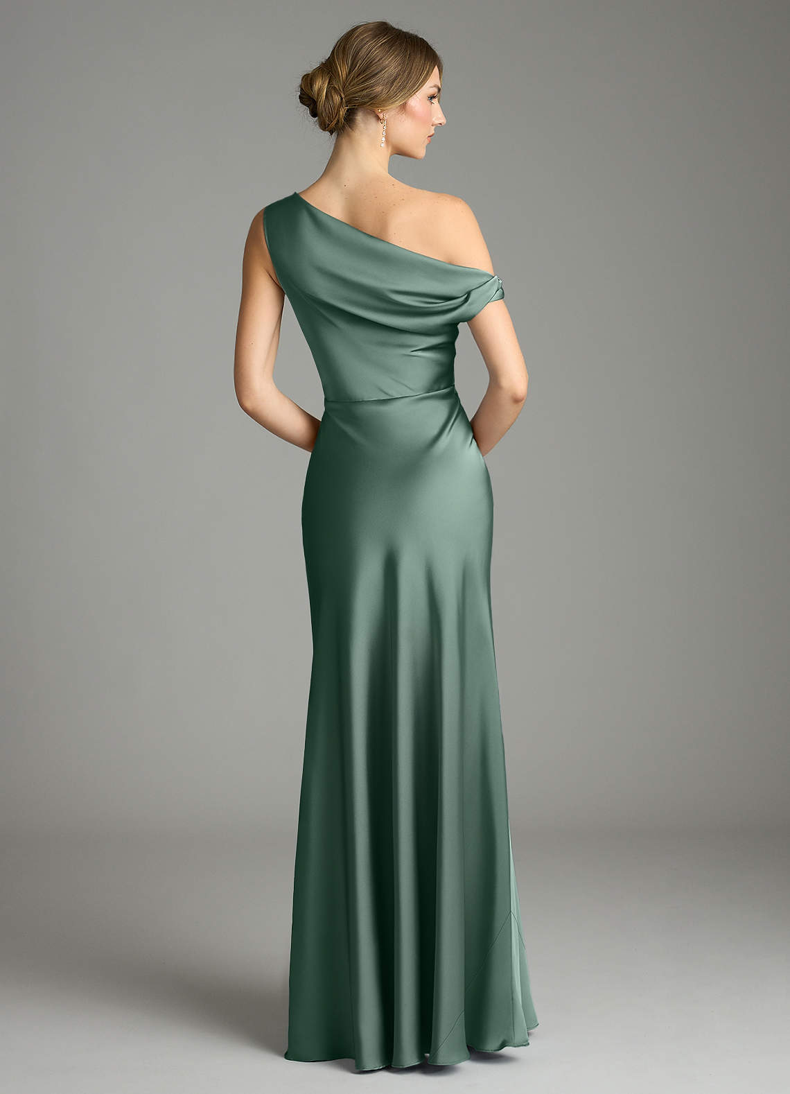 Azazie Emerson Brudtärnklänningar Klä av Sjöjungfru i Stretch Satin Av axeln Eukalyptus image2