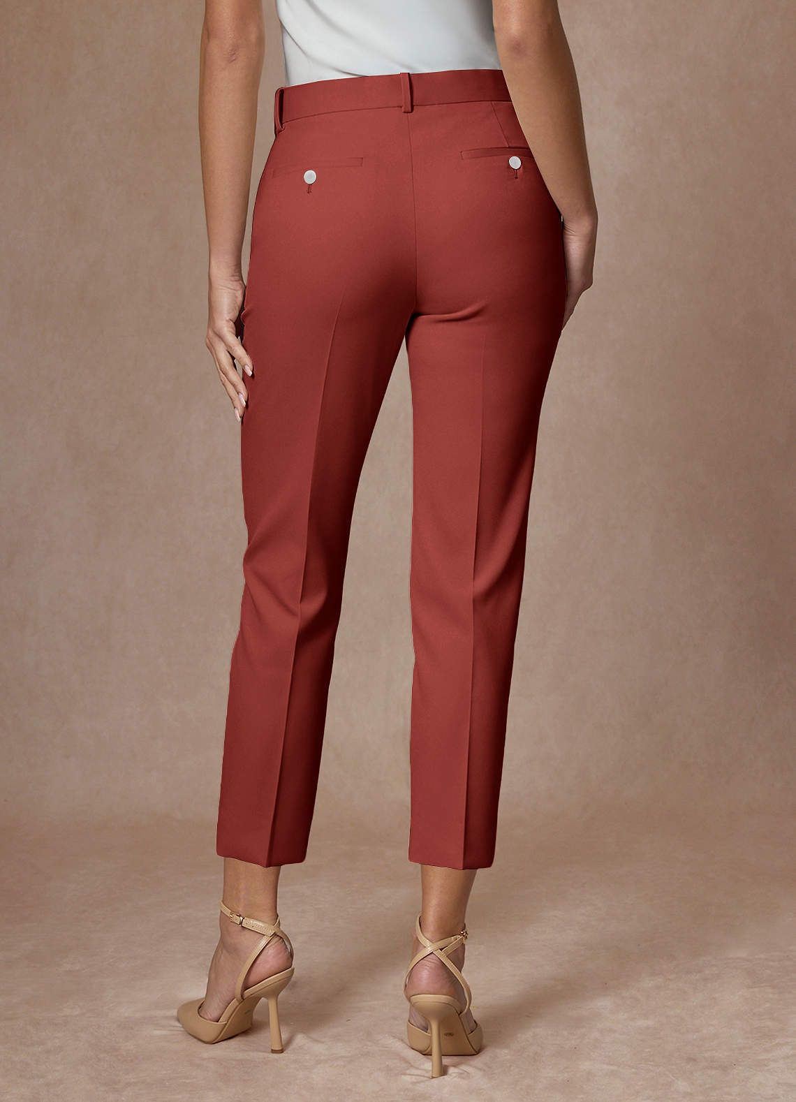 front Whitney Terracota Calças sociais cropped de alta performance com tecido refinado
