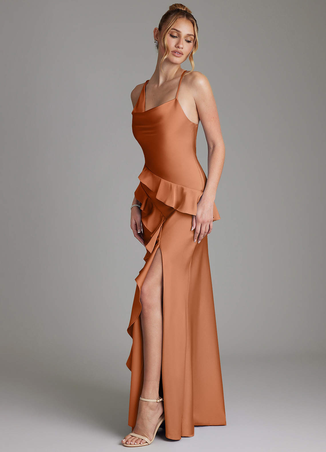 Azazie Jayda Robes de demoiselle d'honneur Robe Trapèze en Satin extensible Rayé Cuivre image4