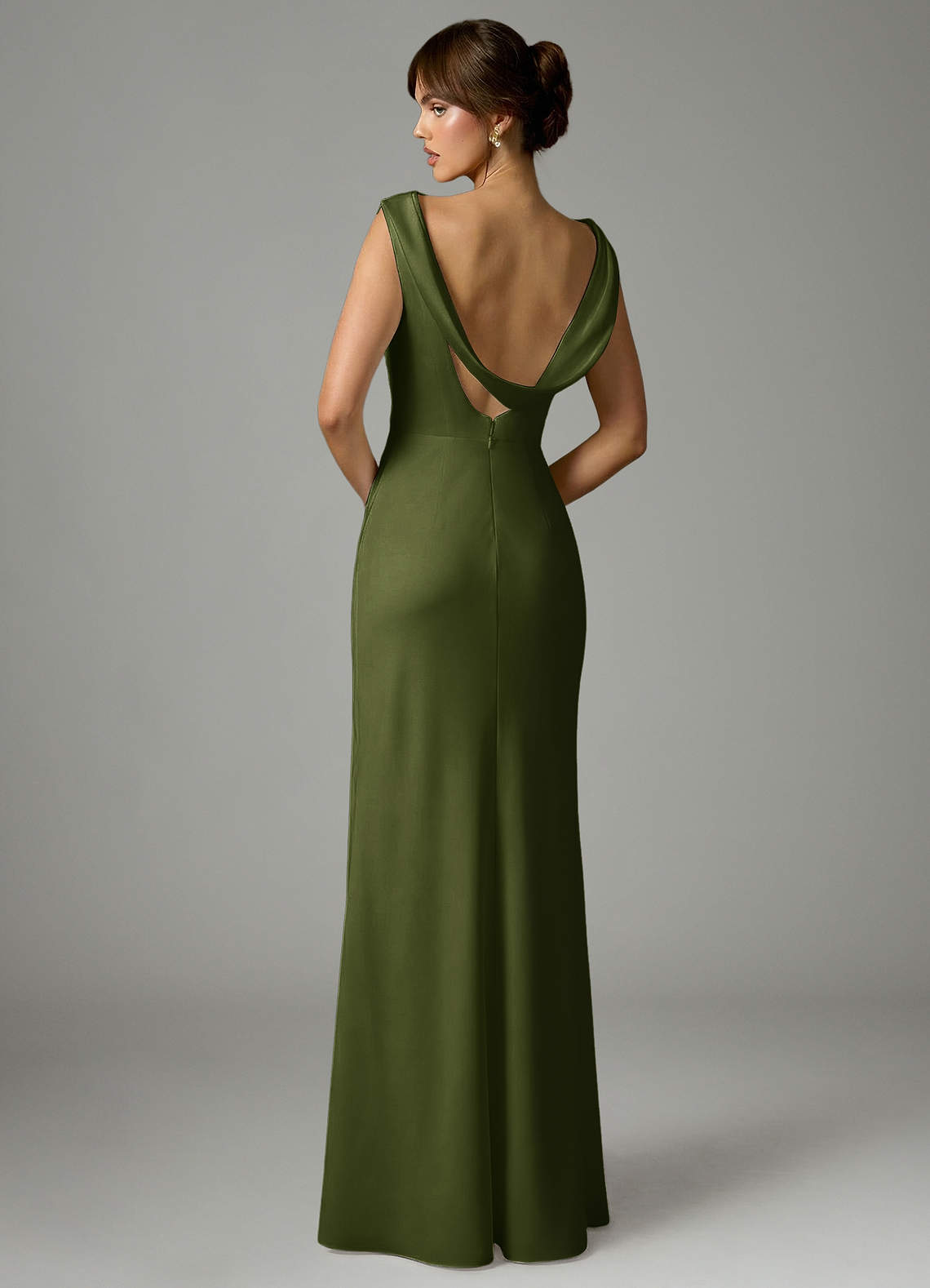 Azazie Kieryn Robes de demoiselle d'honneur Robe Sirène en Satin extensible Plissée Olive image4