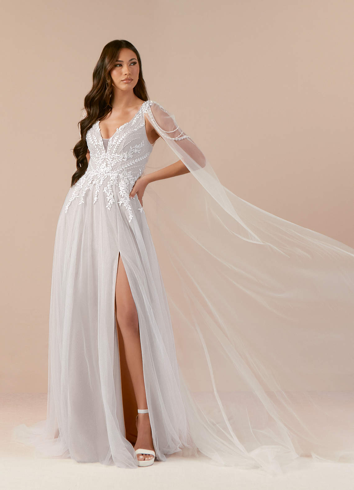 Azazie Goddess Abiti da Sposa Abito A-Line in Tulle con Scollo a V e Paillettes Bianco Diamante Moka image1