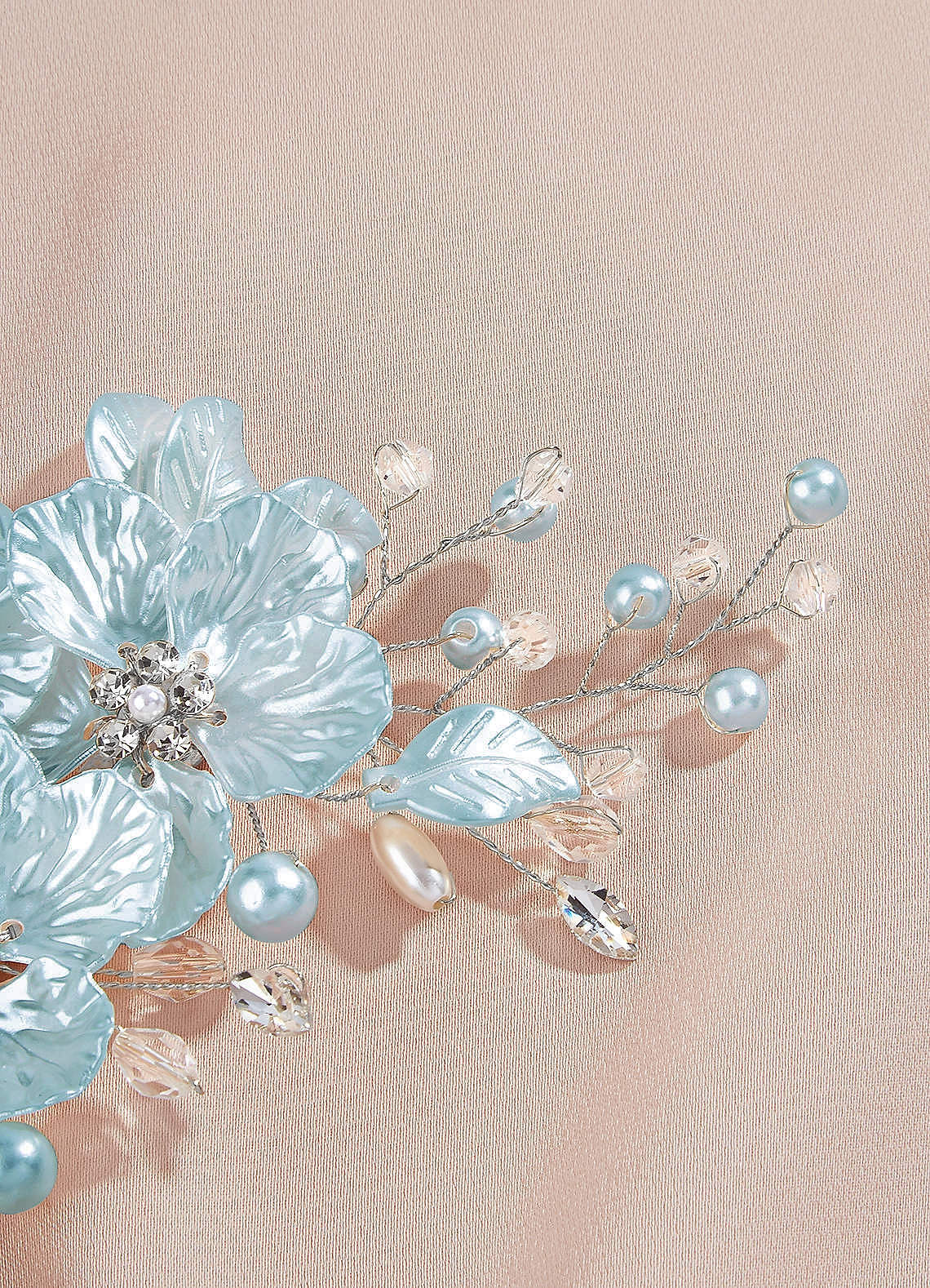 front White Floral And Pearl Crystal Hair Clip