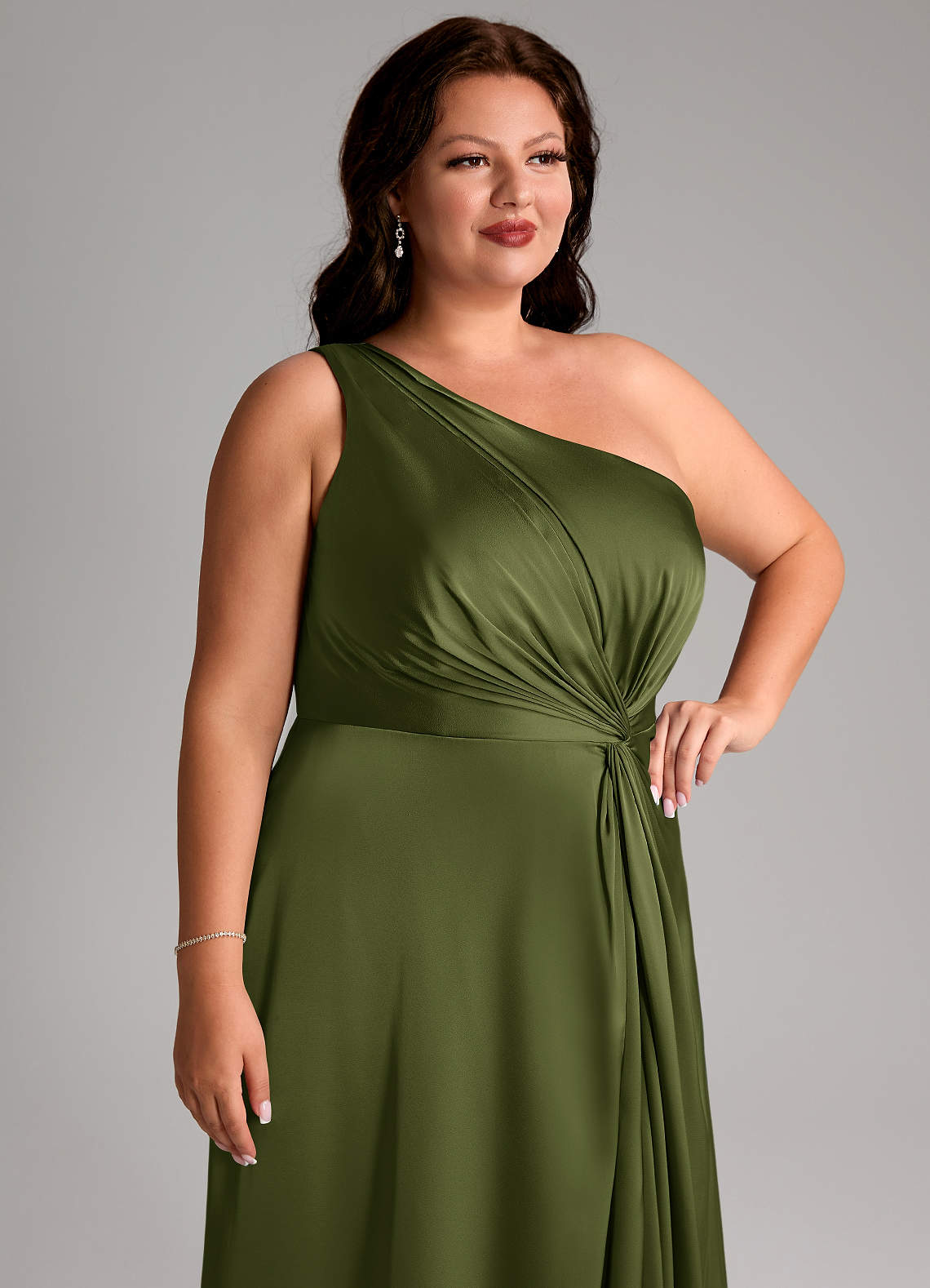 Azazie Brooke Vestidos de damas de honor Vestido de Oliva de Satén Elástico de Corte en A con Hombro unilateral image12