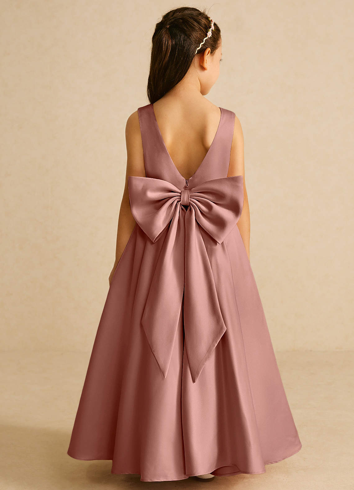 Azazie Pipsy Blumenmädchenkleider A-Linie Schleifen Matte Satin Kleid Zedernrose image1