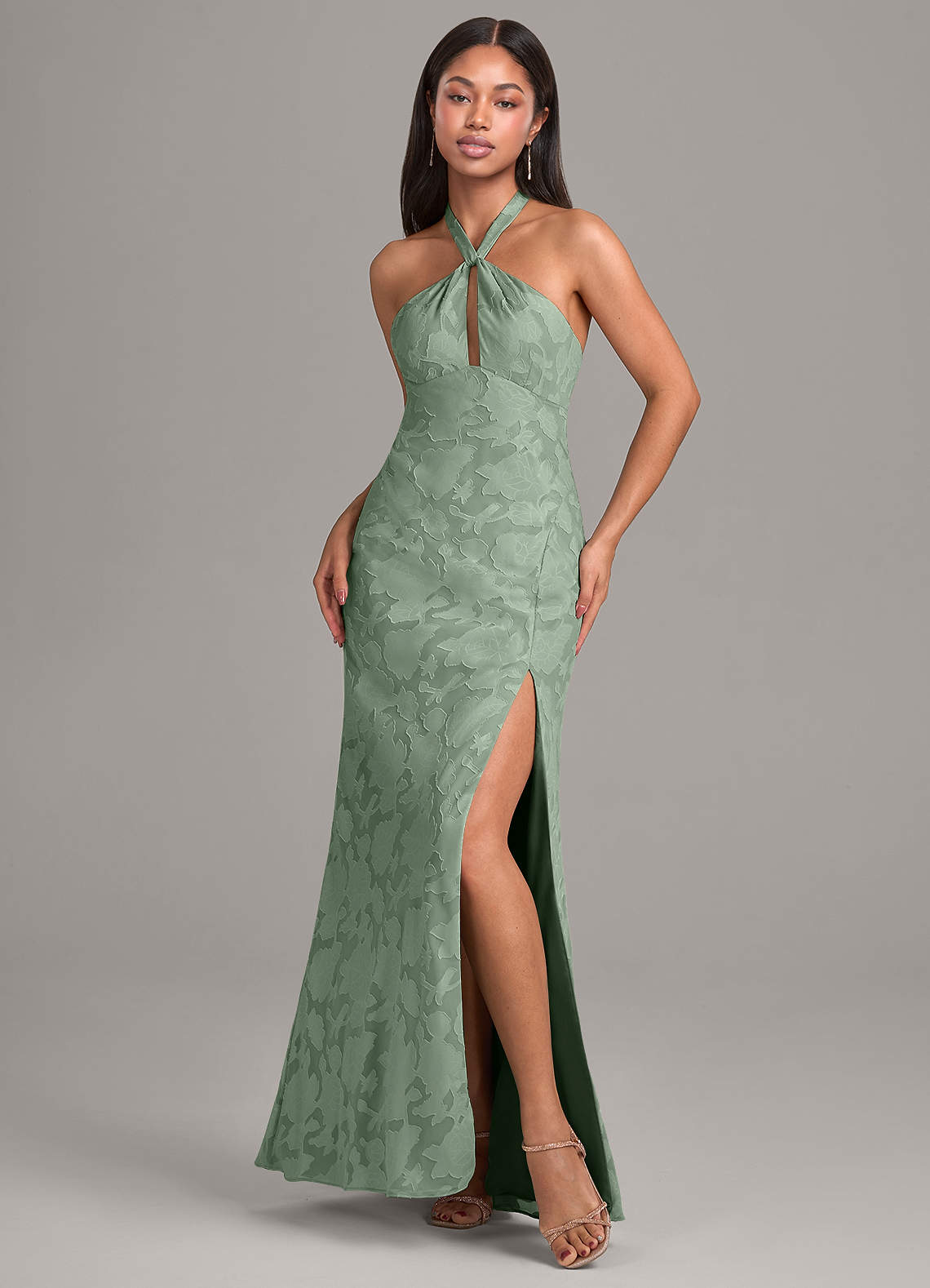 Azazie Ailany Robes de demoiselle d'honneur Robe Trapèze en Blumen-Burnout Plissée Matcha image1