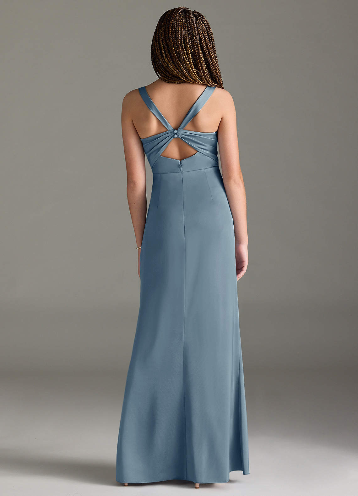 Azazie Mero Junior Vestido de Azul Polvoriento de Satén Elástico de Corte Sirena con Plisado image4