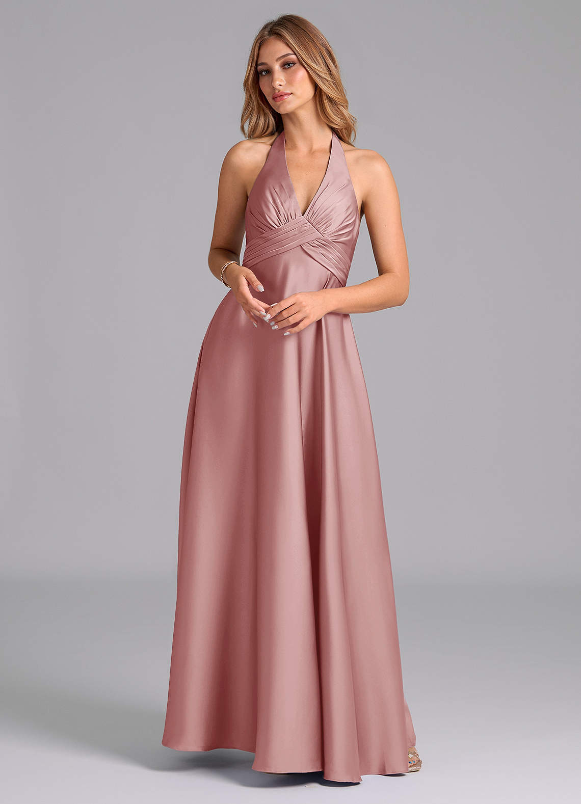 Azazie Tessie Vestidos de damas de honor Vestido de Rosa Polvorienta de Satén Elástico de Corte en A con Plisado image1