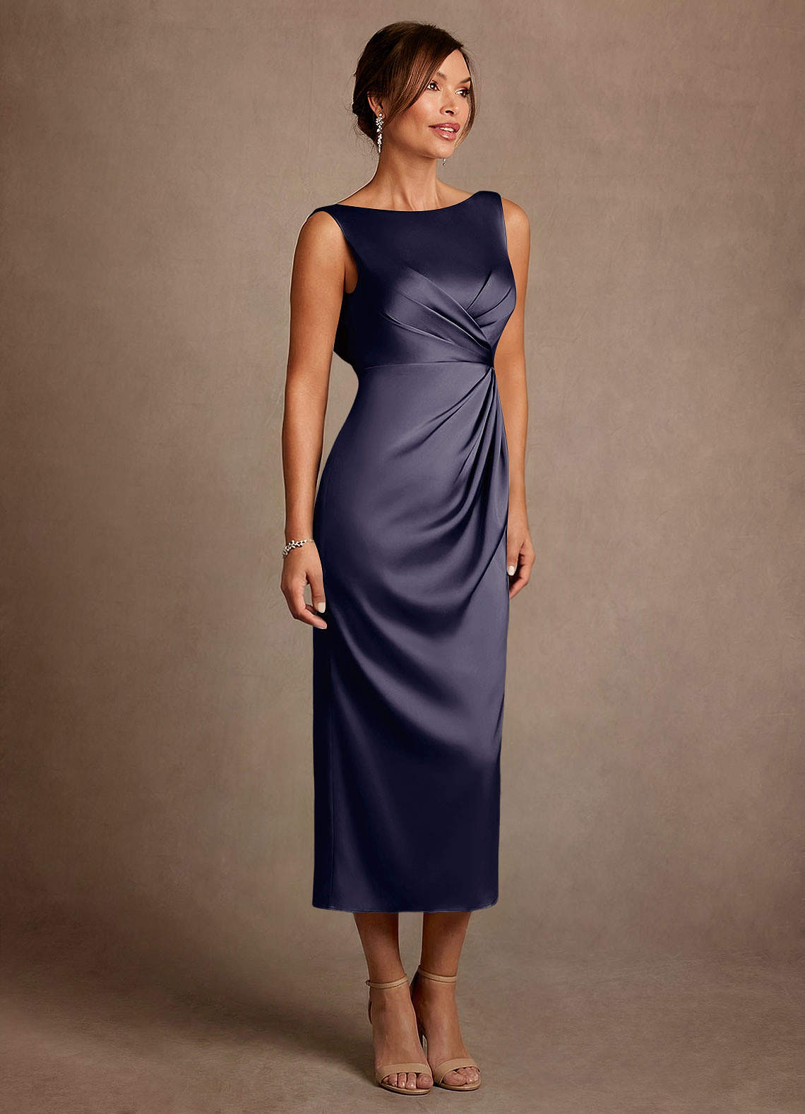 Azazie Mazhe Vestidos para mãe da noiva Vestido Tormentoso de Cetim elástico de Linha A com Plissado image3