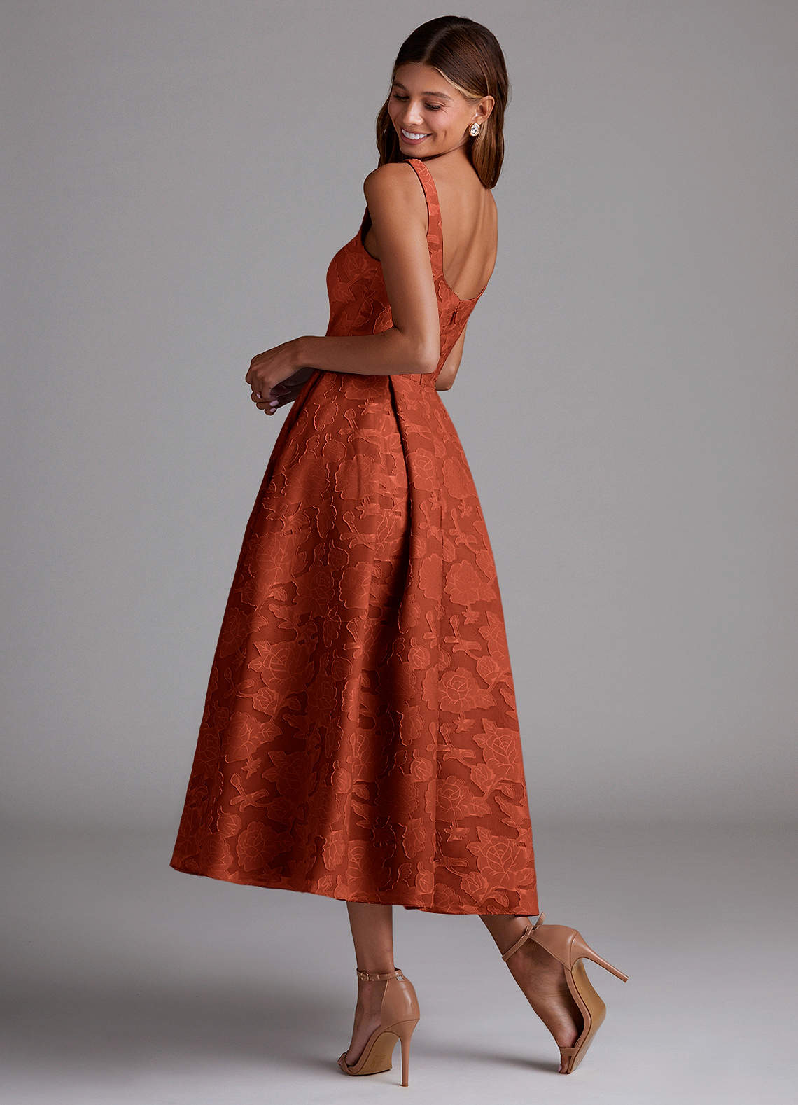 Azazie Amalie Robes de demoiselle d'honneur Robe Trapèze en Blumen-Burnout Plissée Auburn image1