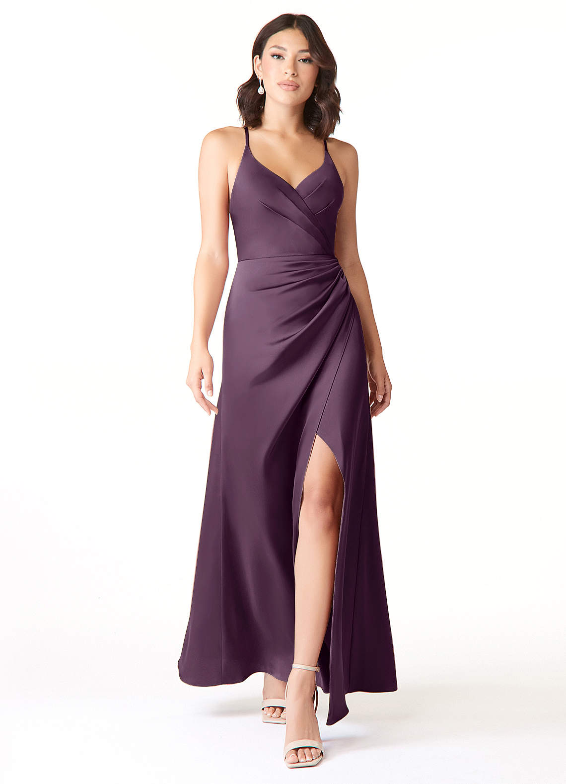 Azazie Geanna Vestidos de damas de honor Vestido de Ciruela de Satén Elástico de Corte Recto con Cuello en V Plisado image1