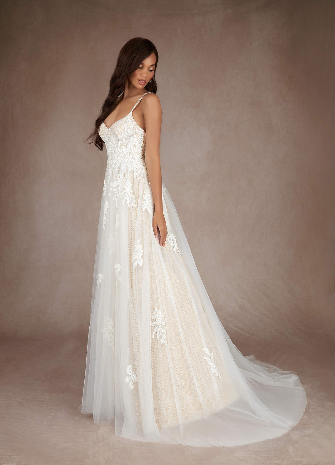 Azazie Yari Vestidos de novia Vestido de Blanco Diamante Champán de Tul de Corte en A con Lentejuela image1