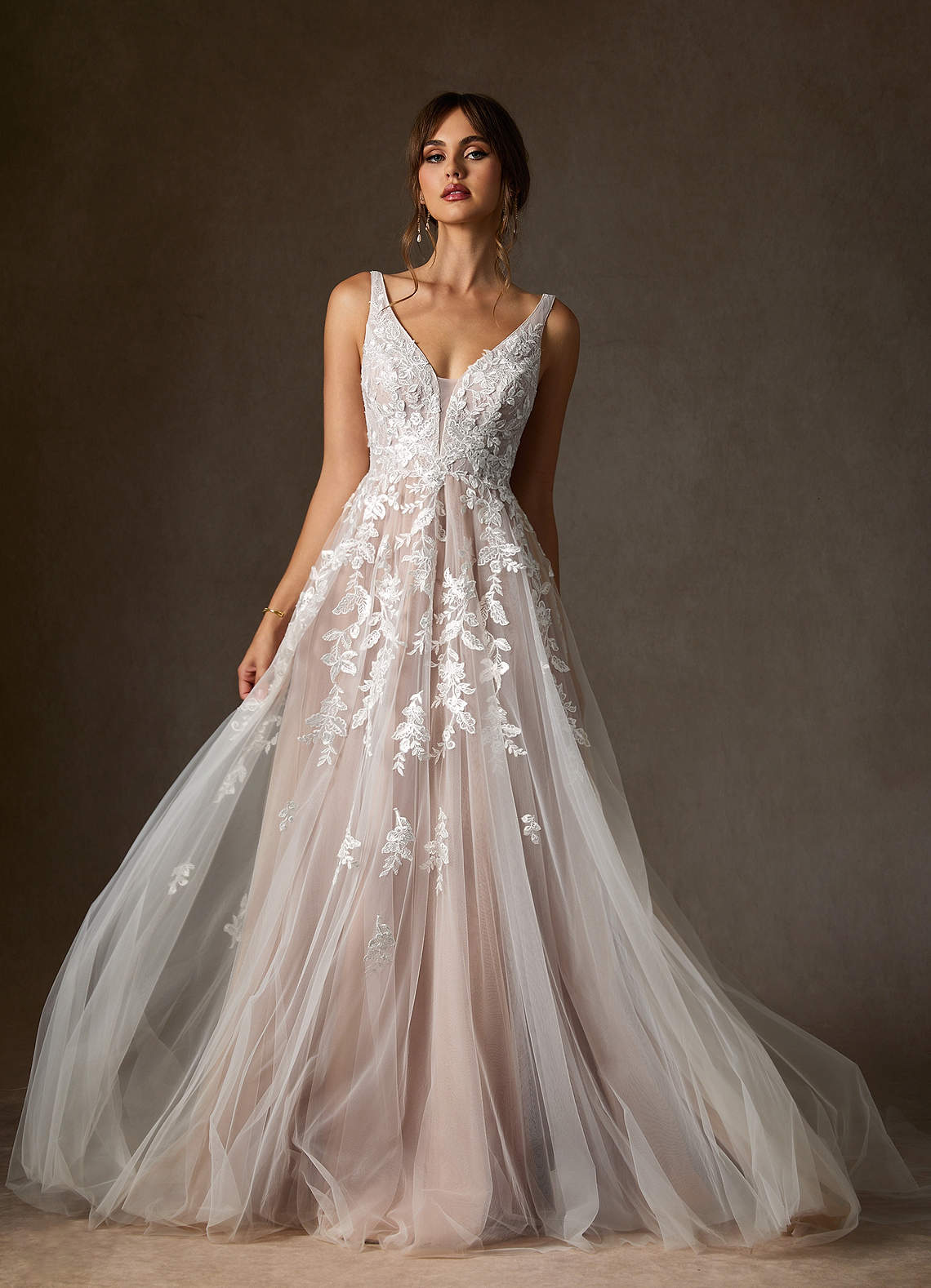 Azazie Sorella Vestidos de novia Vestido de Blanco Diamante Caramelo de Tul de Corte en A con Lentejuelas image1